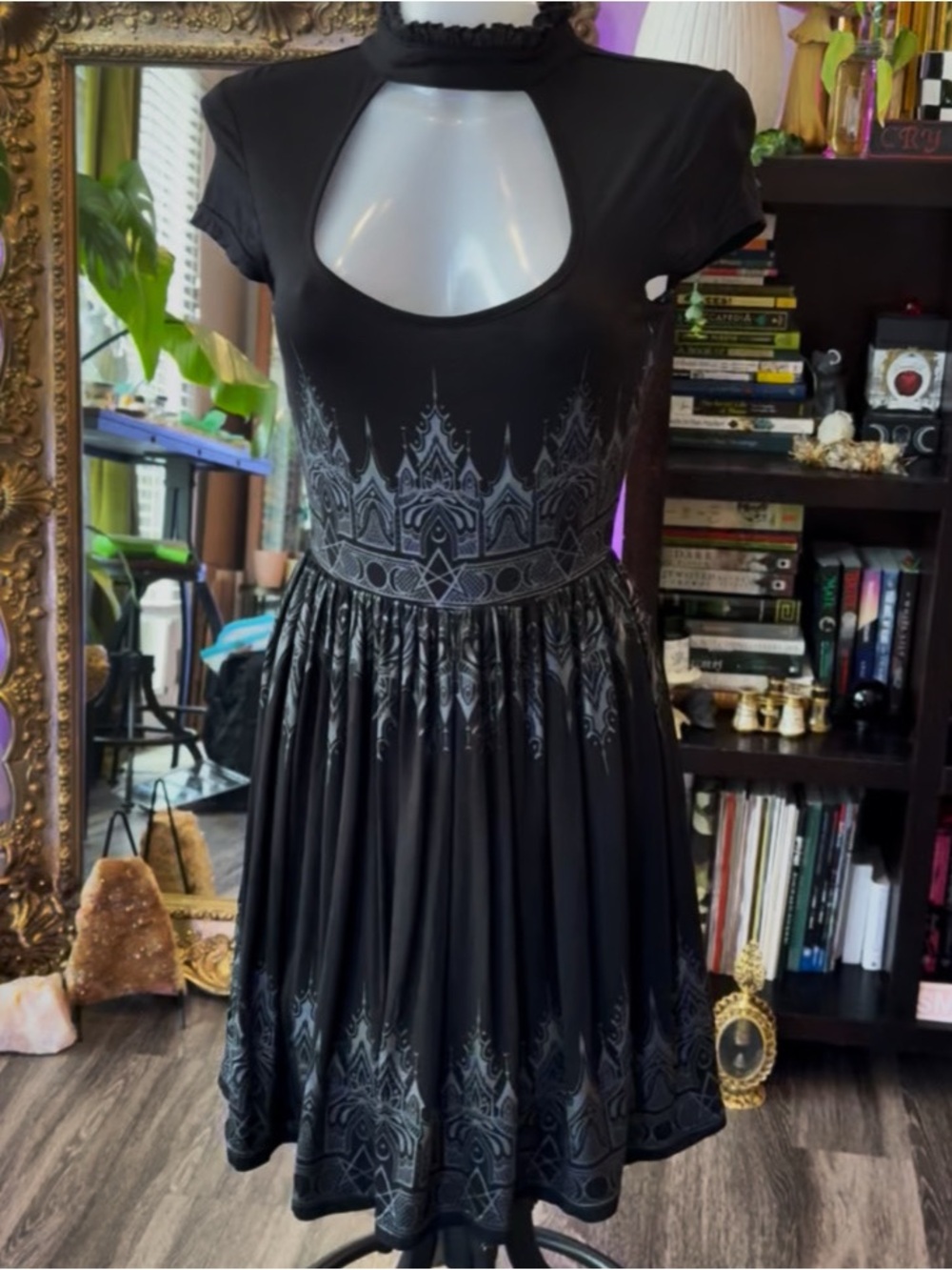 Small Killstar ‘Duchess’ Black Gothic Cutout cathedral Midi Dres - Picture 3 of 9